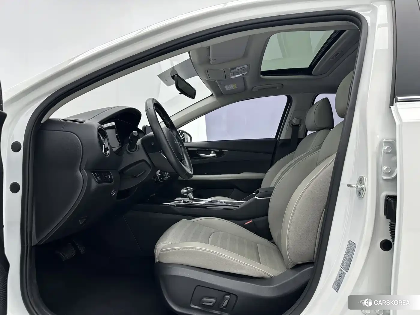 Kia K3 2023 Белый из Китая, фото 2