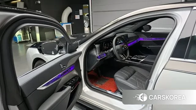 BMW 7 Series (G70) 2024 Черный из Кореи, фото 2