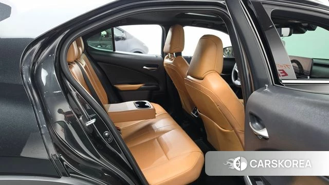 Lexus UX250h 2024 Черный из Кореи, фото 2