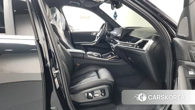 BMW X7 (G07) 2023 Черный из Кореи, фото 2