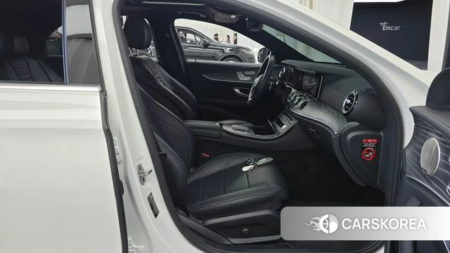 Mercedes-Benz E-Class W213 2022 Белый из Кореи, фото 2