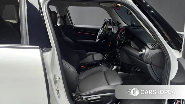 Mini Cooper 2024 Белый из Кореи, фото 2