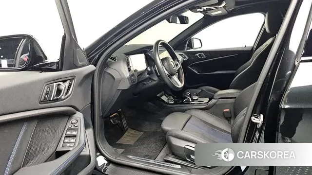 BMW 1 Series (F40) 2023 Черный из Кореи, фото 2