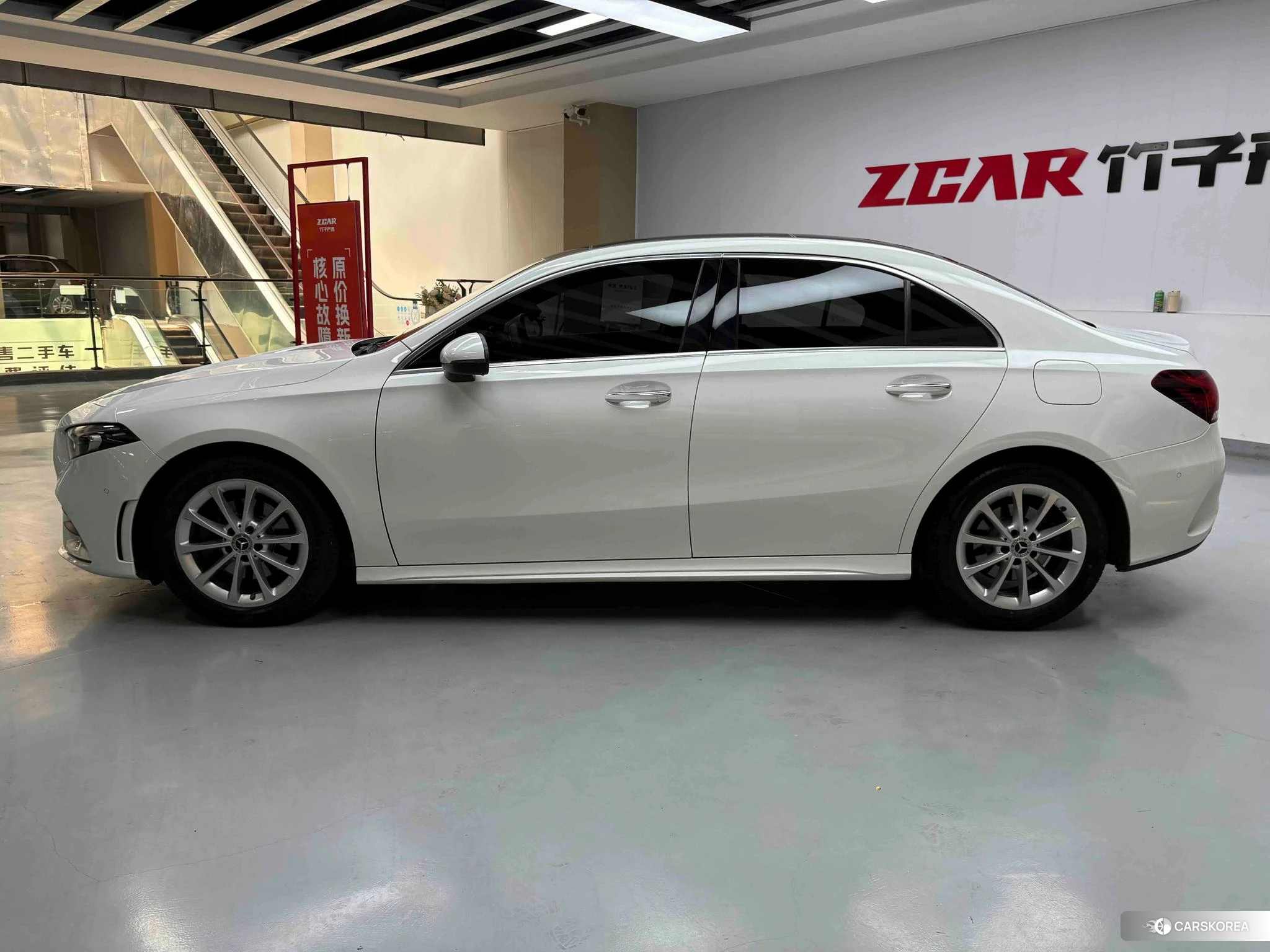 Mercedes-Benz Class A 2021 Белый из Китая, фото 2