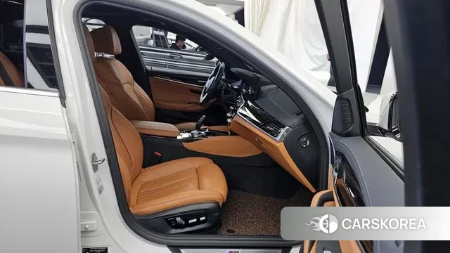 BMW 5 Series (G30) 2021 Белый из Кореи, фото 2