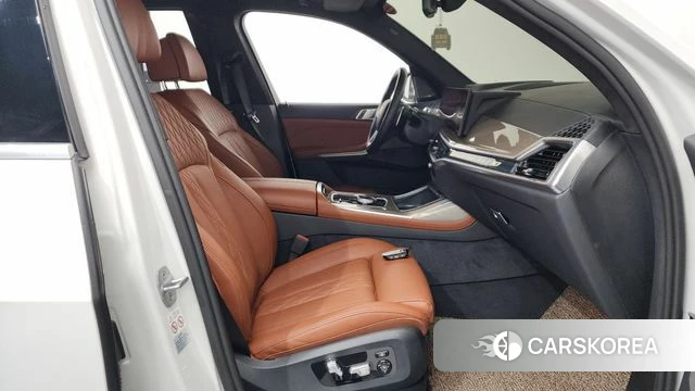 BMW X7 (G07) 2024 Белый из Кореи, фото 2