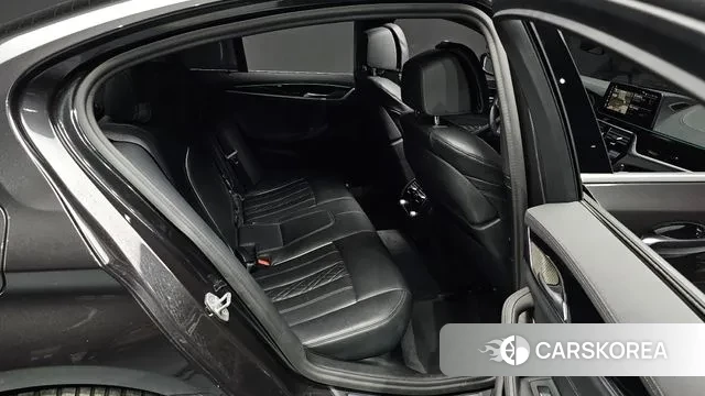 BMW 5 Series (G30) 2020 Серый из Кореи, фото 2