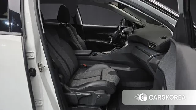 Peugeot 3008 second generation 2018 Белый из Кореи, фото 2