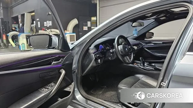 BMW 5 Series (G30) 2018 Серебристо-серый из Кореи, фото 2