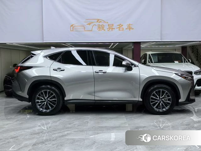 Lexus NX 2024 Серебристо-серый из Китая, фото 2