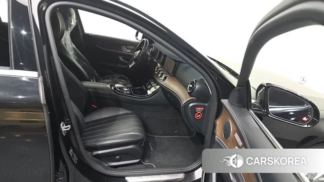 Mercedes-Benz E-Class W213 2019 Черный из Кореи, фото 2