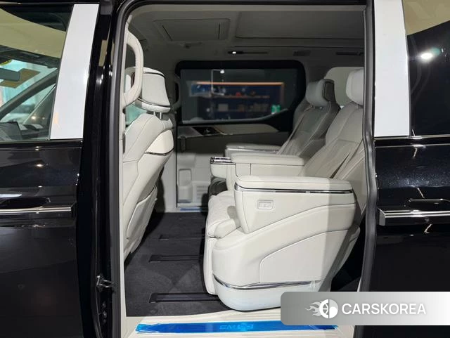 Volvo EM90 2026 Черный из Китая, фото 2