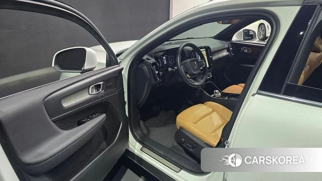 Volvo XC40 2021 Белый из Кореи, фото 2