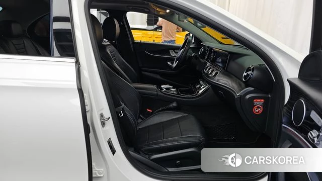 Mercedes-Benz E-Class W213 2018 Белый из Кореи, фото 2