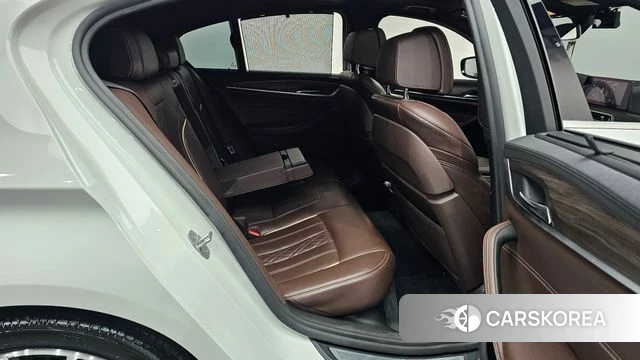 BMW 5 Series (G30) 2019 Белый из Кореи, фото 2