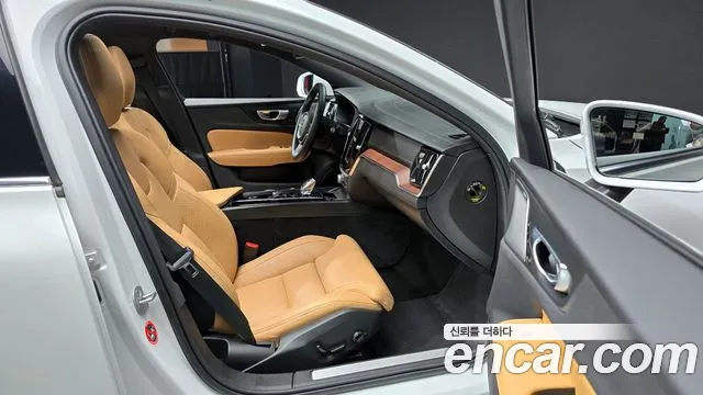 Volvo S60 3rd generation 2023 Белый из Кореи, фото 2