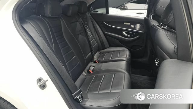 Mercedes-Benz E-Class W213 2019 Белый из Кореи, фото 2