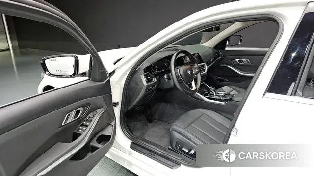 BMW 3 Series (G20) 2019 Белый из Кореи, фото 2