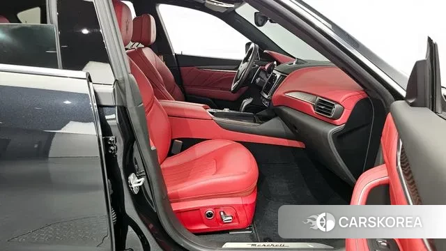 Maserati Levante 2022 Черный из Кореи, фото 2