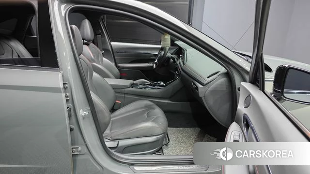 Hyundai Sonata (DN8) 2022 Серебристо-серый из Кореи, фото 2