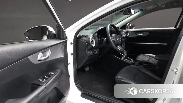 Kia The New K3 2nd generation 2022 Белый из Кореи, фото 2