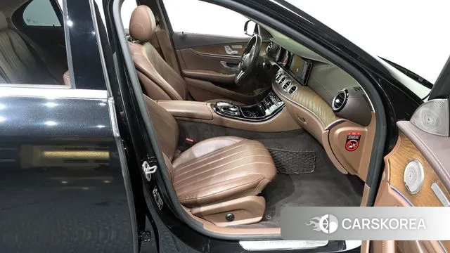 Mercedes-Benz E-Class W213 2020 Черный из Кореи, фото 2