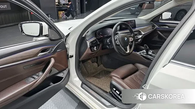 BMW 5 Series (G30) 2020 Белый из Кореи, фото 2