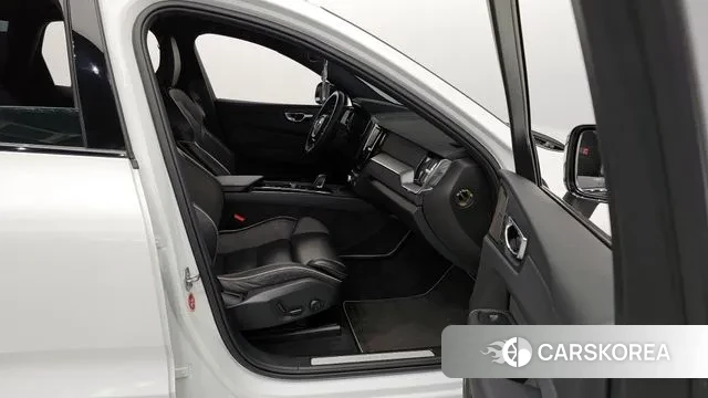 Volvo XC60 second Generation 2020 Белый из Кореи, фото 2