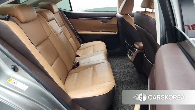 Lexus New ES300h 2018 Серебристо-серый из Кореи, фото 2