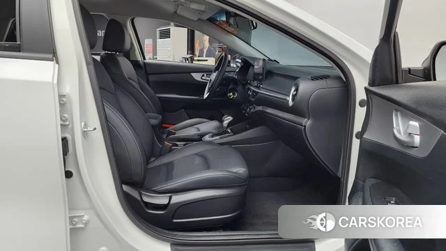 Kia The New K3 2nd generation 2023 Белый из Кореи, фото 2