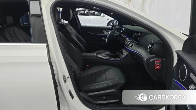 Mercedes-Benz E-Class W213 2023 Белый из Кореи, фото 2