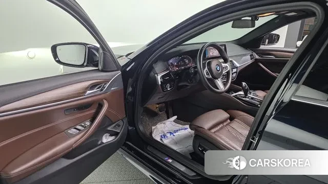 BMW 5 Series (G30) 2020 Черный из Кореи, фото 2