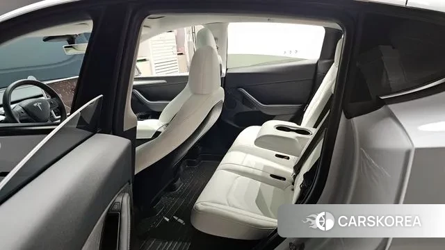 Tesla Model Y 2023 Белый из Кореи, фото 2