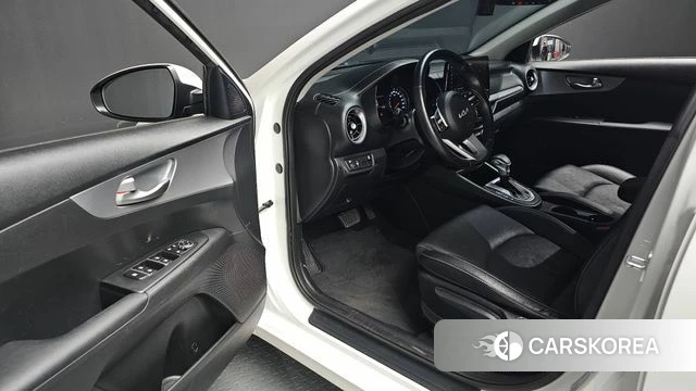 Kia The New K3 2nd generation 2021 Белый из Кореи, фото 2