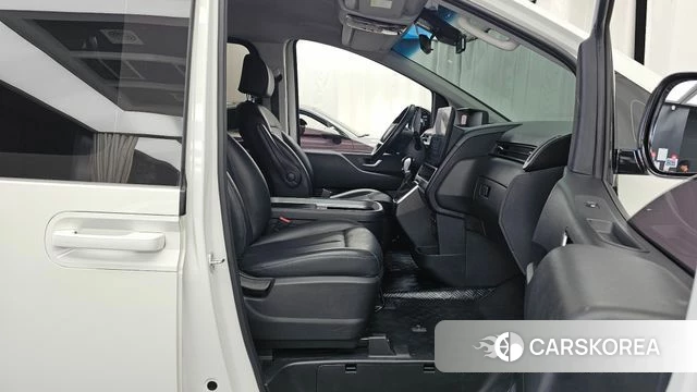 Hyundai Staria 2022 Белый из Кореи, фото 2