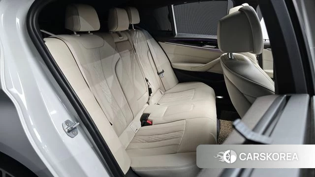 BMW 5 Series (G30) 2019 Белый из Кореи, фото 2
