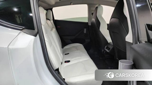 Tesla Model Y 2023 Белый из Кореи, фото 2