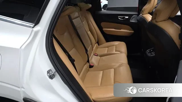 Volvo XC60 second Generation 2018 Белый из Кореи, фото 2