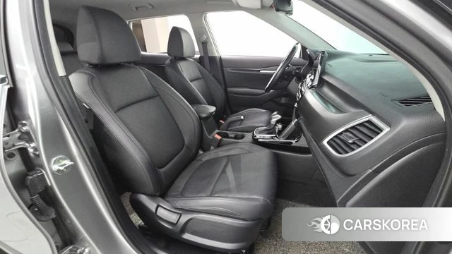 Kia Seltos 2021 Серебристо-серый из Кореи, фото 2