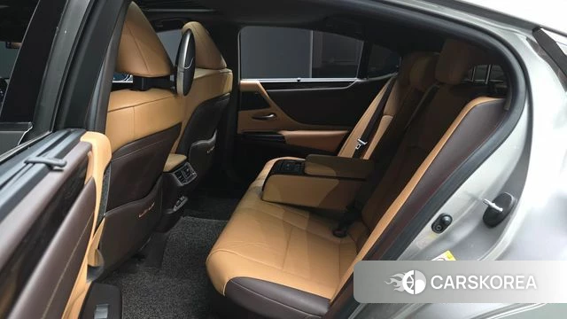 Lexus ES300h 7th generation 2018 Песочный из Кореи, фото 2
