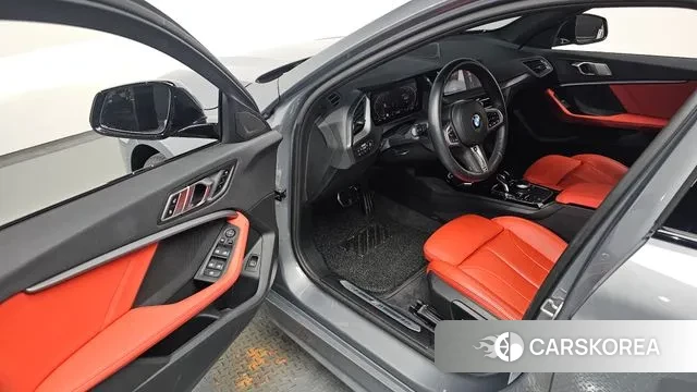 BMW 1 Series (F40) 2022 Серебристо-серый из Кореи, фото 2