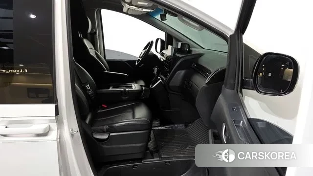 Hyundai Staria 2023 Белый из Кореи, фото 2