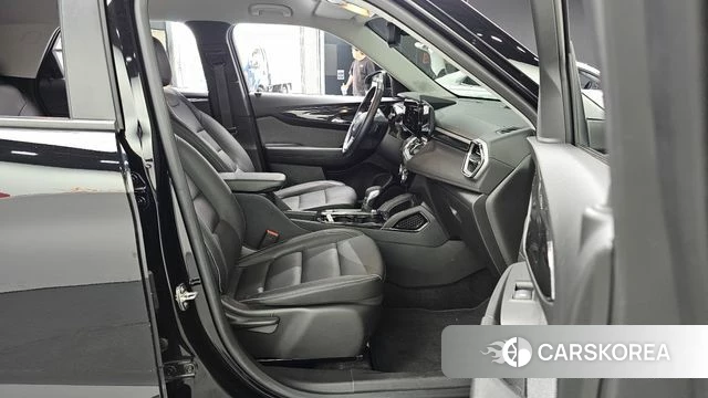 Chevrolet (GM Daewoo) The New Trail Blazer 2023 Черный из Кореи, фото 2