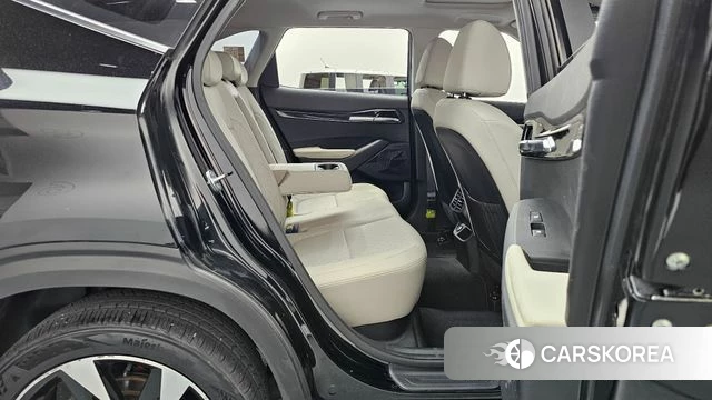 Kia Seltos 2022 Черный из Кореи, фото 2