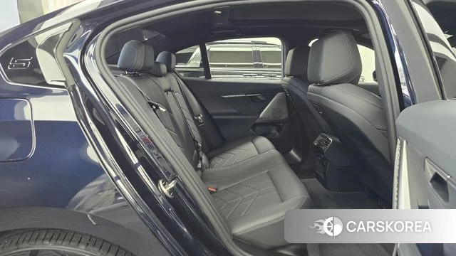 BMW 5 Series (G60) 2024 Черный из Кореи, фото 2