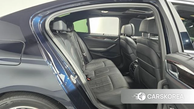 BMW 5 Series (G30) 2022 Черный из Кореи, фото 2
