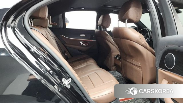 Mercedes-Benz E-Class W213 2023 Черный из Кореи, фото 2