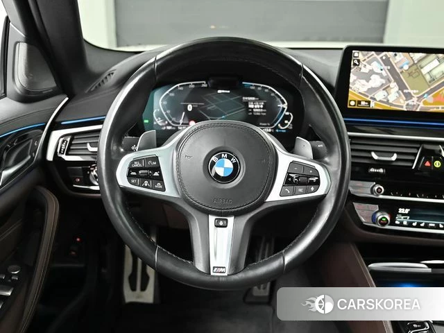 BMW 5 Series (G30) 2022 Белый из Кореи, фото 2