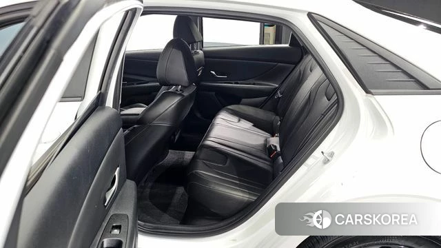 Hyundai Avante Hybrid (CN7) 2023 Белый из Кореи, фото 2