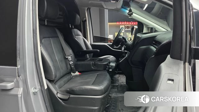 Hyundai Staria 2023 Серебряный из Кореи, фото 2